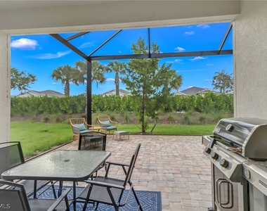 9032 Saint Lucia Drive - Photo Thumbnail 10