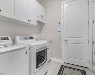 9032 Saint Lucia Drive - Photo Thumbnail 15