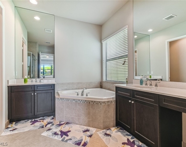 11541 Stonecreek Circle W - Photo Thumbnail 7