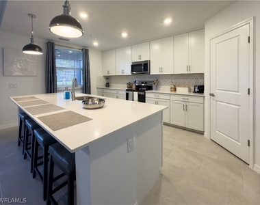 5704 Melbourne Court - Photo Thumbnail 10