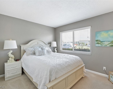 240 Palm Drive - Photo Thumbnail 4