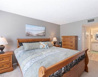 240 Palm Drive - Photo Thumbnail 9
