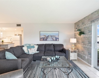 240 Palm Drive - Photo Thumbnail 15