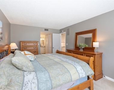 240 Palm Drive - Photo Thumbnail 8