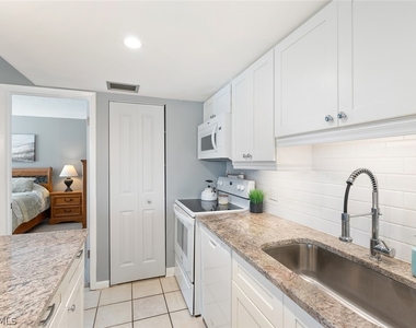 240 Palm Drive - Photo Thumbnail 6