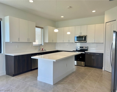 5114 Penella Avenue - Photo Thumbnail 4
