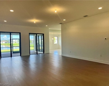 5114 Penella Avenue - Photo Thumbnail 7