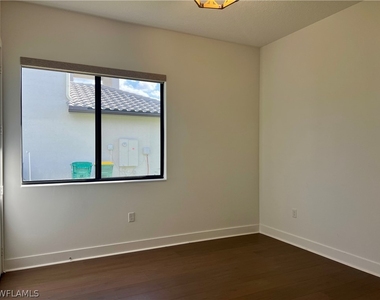 5114 Penella Avenue - Photo Thumbnail 19