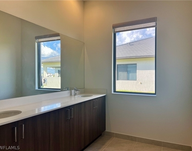 5114 Penella Avenue - Photo Thumbnail 12