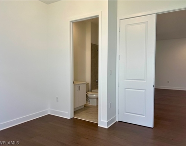 5114 Penella Avenue - Photo Thumbnail 21