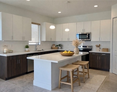 5114 Penella Avenue - Photo Thumbnail 39