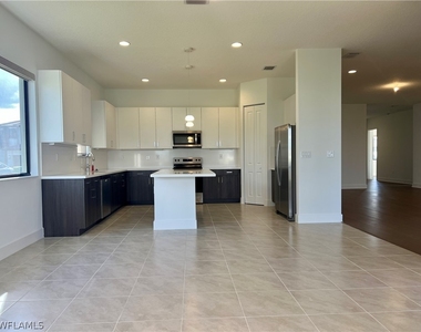 5114 Penella Avenue - Photo Thumbnail 3