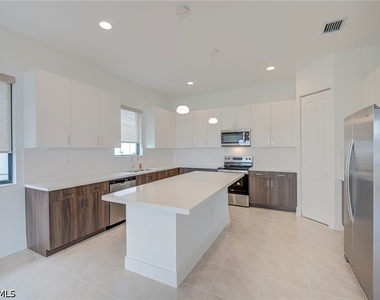 5114 Penella Avenue - Photo Thumbnail 19