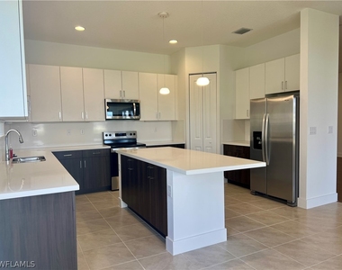 5114 Penella Avenue - Photo Thumbnail 5