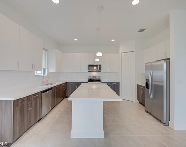 5114 Penella Avenue - Photo Thumbnail 16