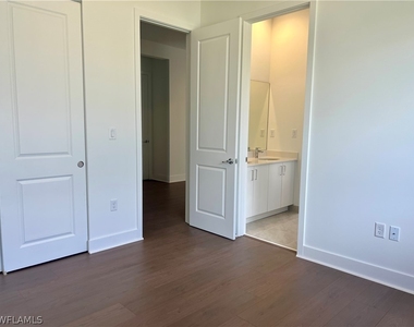 5114 Penella Avenue - Photo Thumbnail 16
