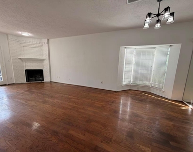 2220 Bering Drive - Photo Thumbnail 3