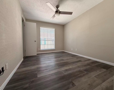 2220 Bering Drive - Photo Thumbnail 10
