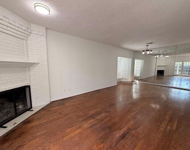 2220 Bering Drive - Photo Thumbnail 4