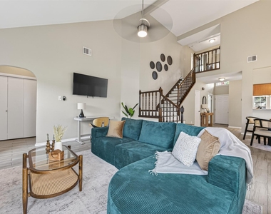 6635 Queensclub Drive - Photo Thumbnail 11