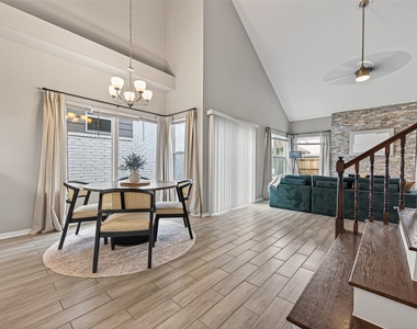 6635 Queensclub Drive - Photo Thumbnail 14