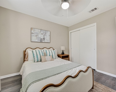 6635 Queensclub Drive - Photo Thumbnail 22