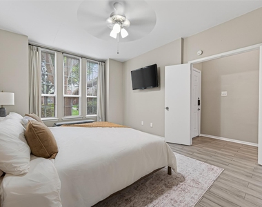 6635 Queensclub Drive - Photo Thumbnail 39