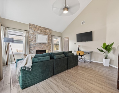 6635 Queensclub Drive - Photo Thumbnail 10