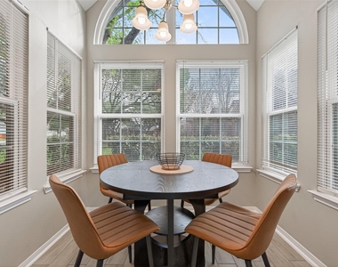 6635 Queensclub Drive - Photo Thumbnail 2