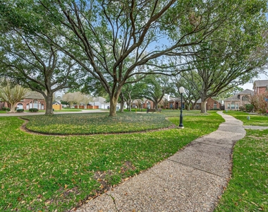 6635 Queensclub Drive - Photo Thumbnail 8