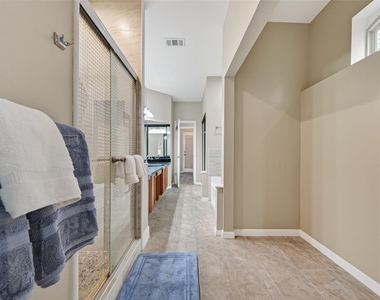 6635 Queensclub Drive - Photo Thumbnail 26