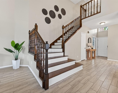 6635 Queensclub Drive - Photo Thumbnail 12