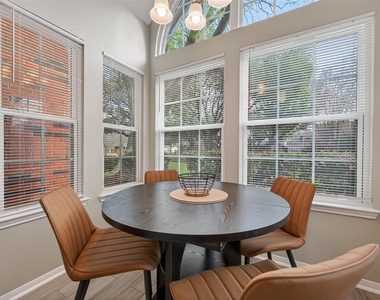 6635 Queensclub Drive - Photo Thumbnail 7