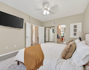 6635 Queensclub Drive - Photo Thumbnail 25