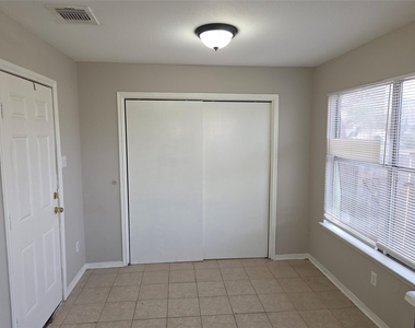 6303 Gladewell Drive - Photo Thumbnail 10