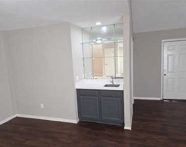 6303 Gladewell Drive - Photo Thumbnail 7
