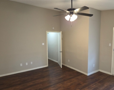 6303 Gladewell Drive - Photo Thumbnail 16