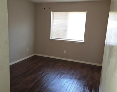 6303 Gladewell Drive - Photo Thumbnail 21