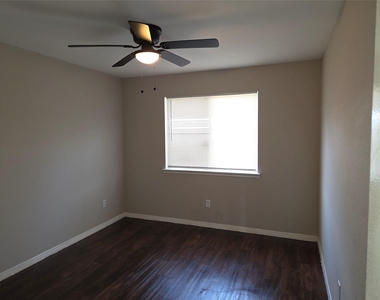 6303 Gladewell Drive - Photo Thumbnail 17