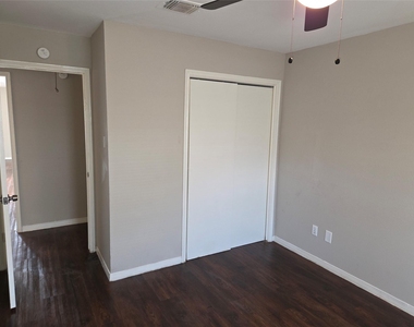 6303 Gladewell Drive - Photo Thumbnail 22