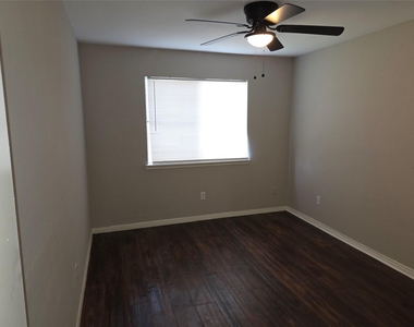 6303 Gladewell Drive - Photo Thumbnail 18