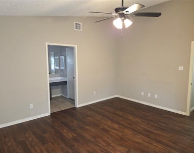 6303 Gladewell Drive - Photo Thumbnail 15