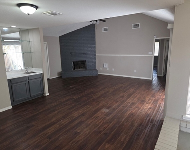 6303 Gladewell Drive - Photo Thumbnail 2