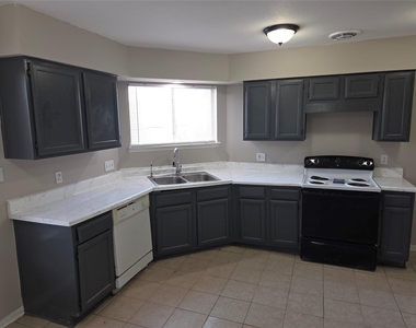 6303 Gladewell Drive - Photo Thumbnail 8
