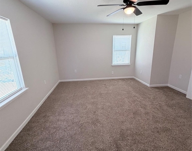 2915 Creston Drive - Photo Thumbnail 17