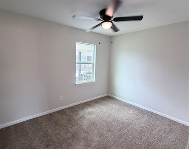 2915 Creston Drive - Photo Thumbnail 11