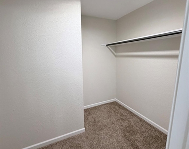 2915 Creston Drive - Photo Thumbnail 20