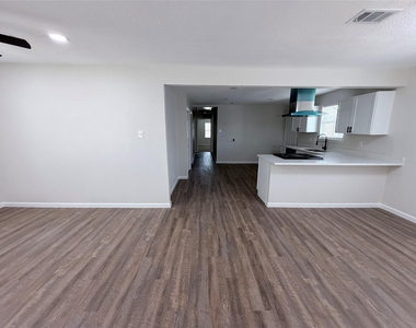 2915 Creston Drive - Photo Thumbnail 4
