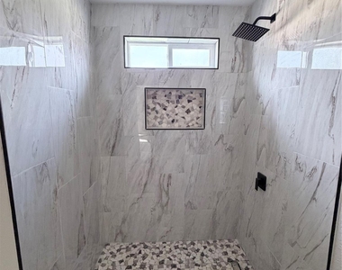 2915 Creston Drive - Photo Thumbnail 9