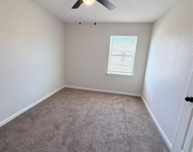 2915 Creston Drive - Photo Thumbnail 14